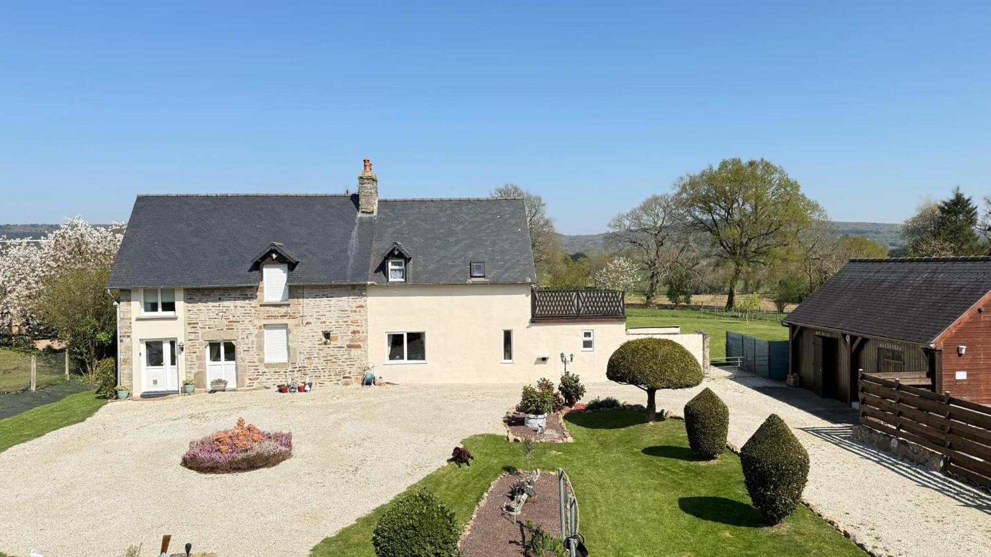 Maison La Touchardiere Barenton Екстериор снимка