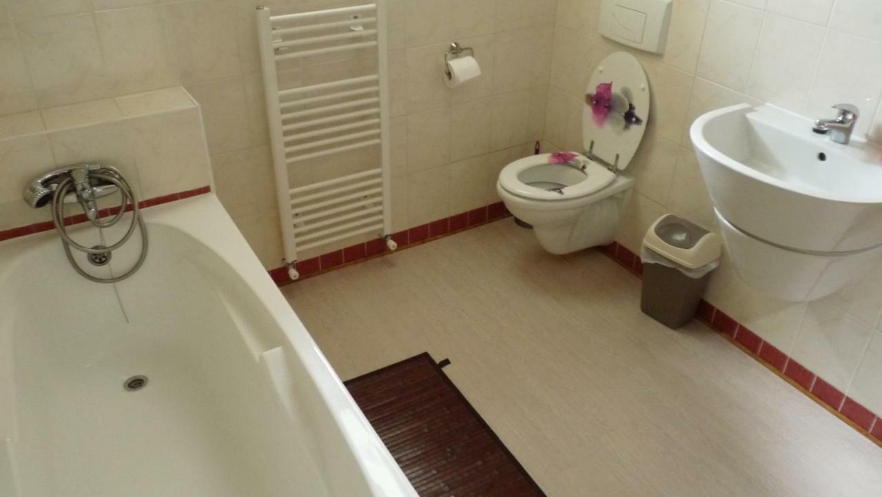 Maison La Touchardiere Barenton Екстериор снимка